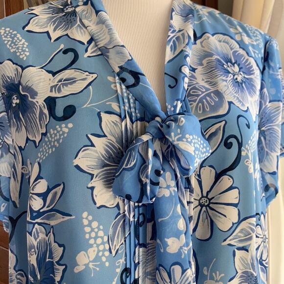 Jones Wear Blue Floral Chiffon Blouse, Size 14 - Picture 3 of 10